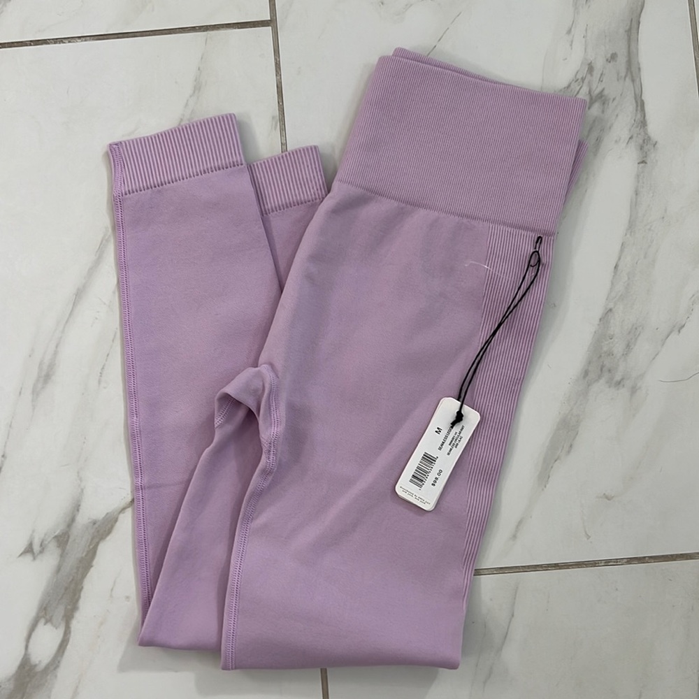 We wore what seamless lilac leggings